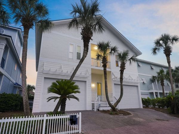 Destin Vacation Home Five Bedroom Walk to Beach