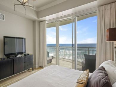 Destin Gulf Front 4 Bedrooms + Bonus Room Vacation Condo