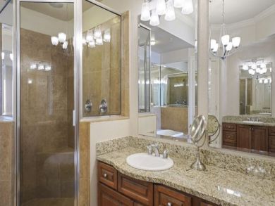 Destin Gulf Front 4 Bedrooms + Bonus Room Vacation Condo