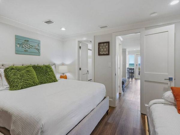 On Beach Luxury 3 Bedroom Vacation Townhome Sleeps 12 Guests