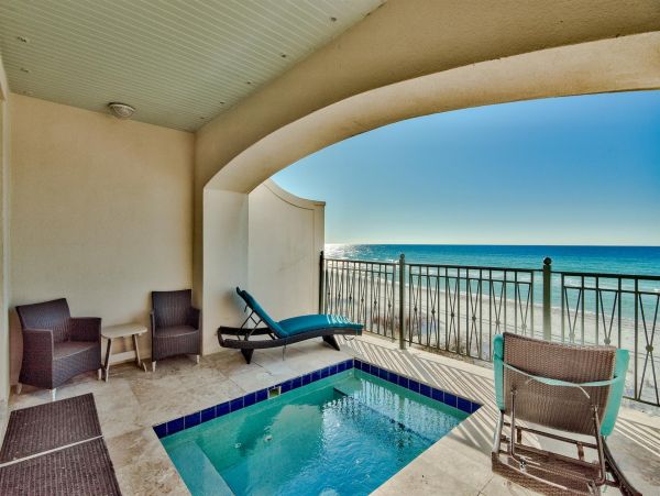 Luxury Five Bedroom Vacation Home Right on the Beach
