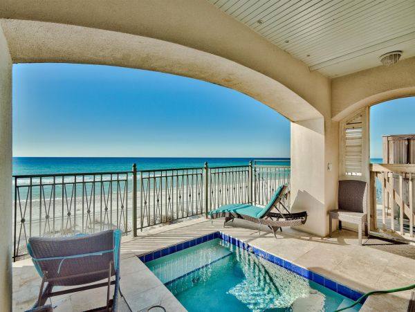 Luxury Five Bedroom Vacation Home Right on the Beach