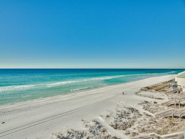 Luxury Five Bedroom Vacation Home Right on the Beach
