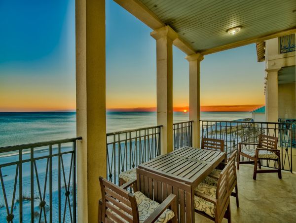 Luxury Five Bedroom Vacation Home Right on the Beach