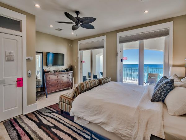 Luxury Five Bedroom Vacation Home Right on the Beach