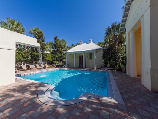 Luxury Five Bedroom Vacation Home Right on the Beach