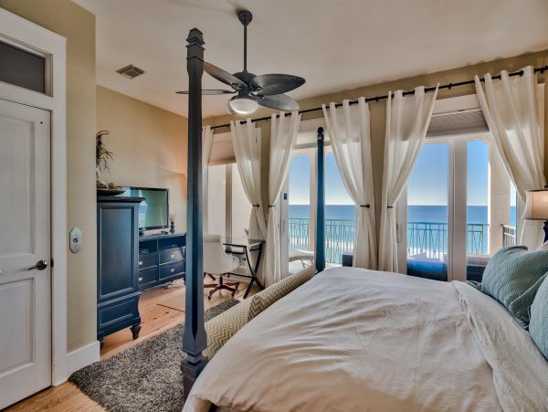 Luxury Five Bedroom Vacation Home Right on the Beach