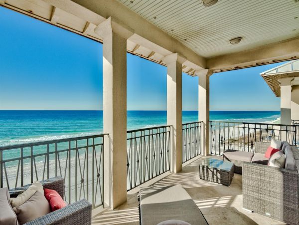Luxury Five Bedroom Vacation Home Right on the Beach