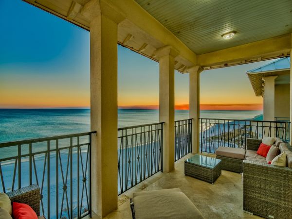 Luxury Five Bedroom Vacation Home Right on the Beach