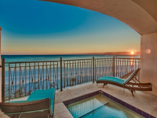 Luxury Five Bedroom Vacation Home Right on the Beach