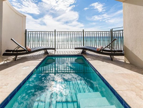 Luxury Five Bedroom Vacation Home Right on the Beach