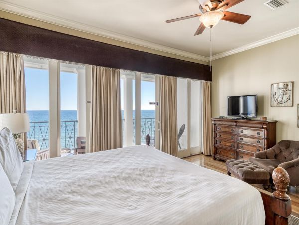 Beachfront Vacation Rental with Private Splash Pool in Miramar Beach