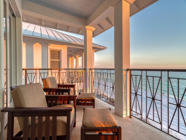 Beachfront Vacation Rental with Private Splash Pool in Miramar Beach
