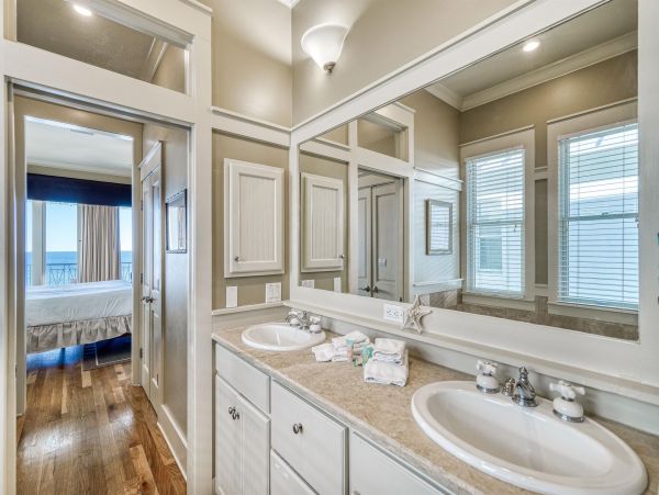 Beachfront Vacation Rental with Private Splash Pool in Miramar Beach