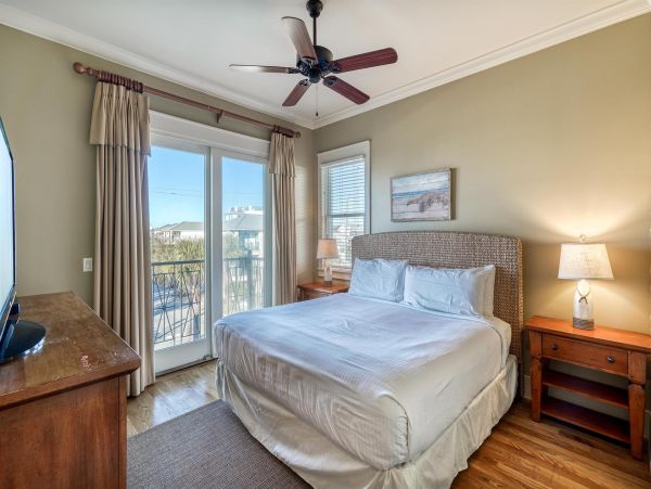 Beachfront Vacation Rental with Private Splash Pool in Miramar Beach