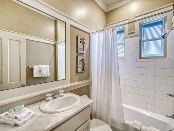 Beachfront Vacation Rental with Private Splash Pool in Miramar Beach