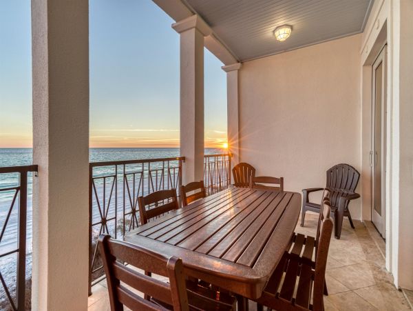 Beachfront Vacation Rental with Private Splash Pool in Miramar Beach