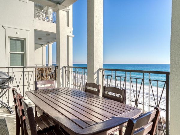 Beachfront Vacation Rental with Private Splash Pool in Miramar Beach
