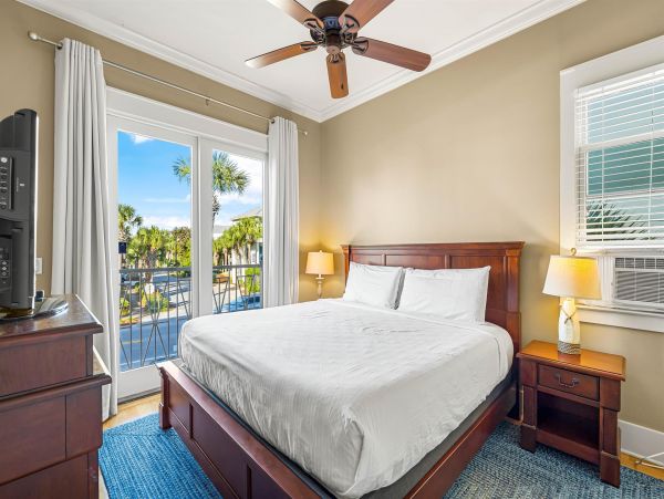 Beachfront Vacation Rental with Private Splash Pool in Miramar Beach