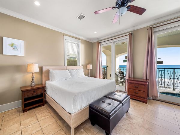 Beachfront Vacation Rental with Private Splash Pool in Miramar Beach