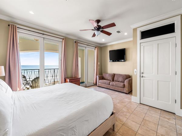 Beachfront Vacation Rental with Private Splash Pool in Miramar Beach