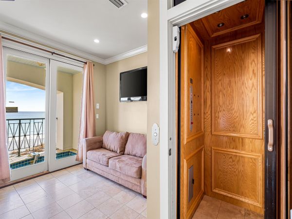 Beachfront Vacation Rental with Private Splash Pool in Miramar Beach