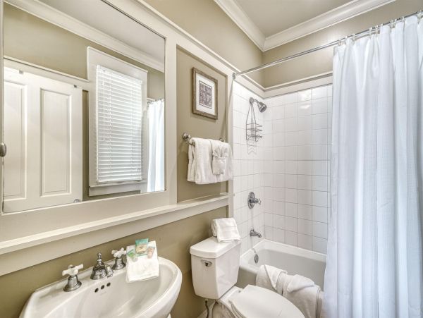 Beachfront Vacation Rental with Private Splash Pool in Miramar Beach