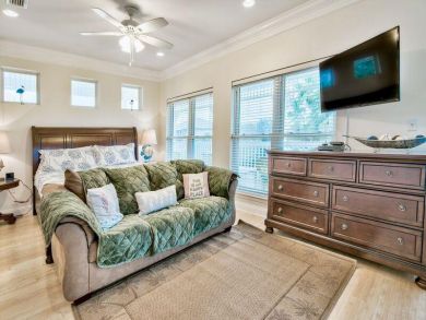 Private Home with Pool Short Walk to Gated Beach! Private Home with Pool Short Walk to Gated Beach!
