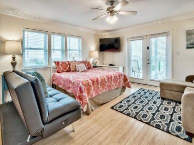 Private Home with Pool Short Walk to Gated Beach! Private Home with Pool Short Walk to Gated Beach!