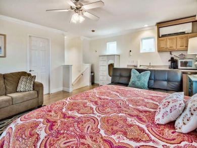 Private Home with Pool Short Walk to Gated Beach! Private Home with Pool Short Walk to Gated Beach!