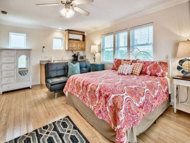 Private Home with Pool Short Walk to Gated Beach! Private Home with Pool Short Walk to Gated Beach!