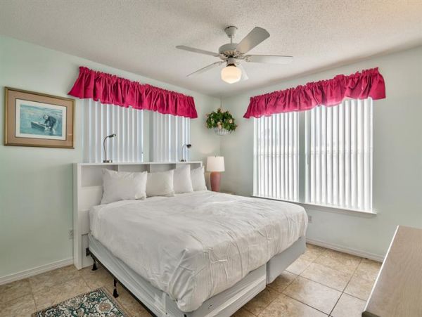 Crystal Beach Vacation Pool Home 3 Bedrooms Sleeps 8