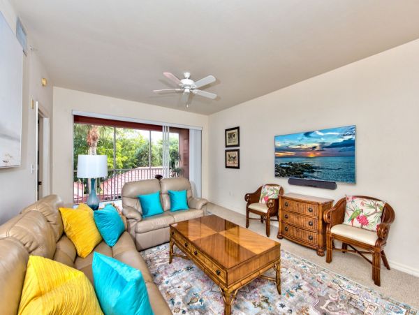 Beautiful Naples Vacation Condo with Pool, Near Beach