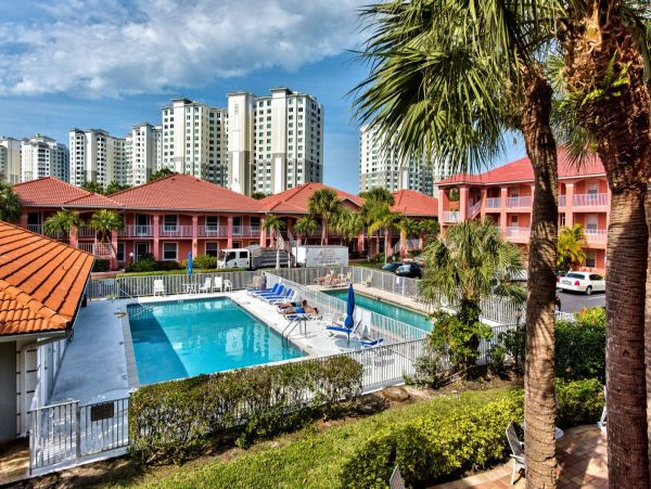 Beautiful Naples Vacation Condo with Pool, Near Beach