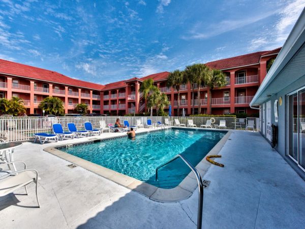 Beautiful Naples Vacation Condo with Pool, Near Beach