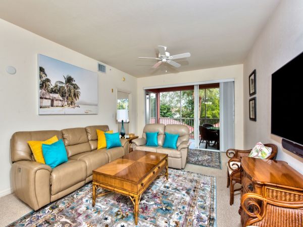 Beautiful Naples Vacation Condo with Pool, Near Beach