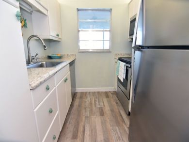 Sanibel Vacation Condo Sleeps Six Guests Beach Is Yards Away