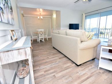 Sanibel Vacation Condo Sleeps Six Guests Beach Is Yards Away