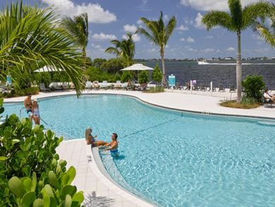 Bradenton Beach Vacation Condo Sleeps Seven Guests