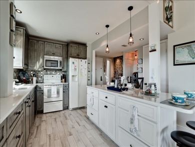 Brandenton Beach Vacation Condo Sleeps Four Guests