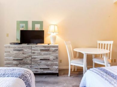 Two Bedroom Vacation Condo on Kihei Sleeps 6 Guests