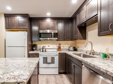 Two Bedroom Vacation Condo on Kihei Sleeps 6 Guests