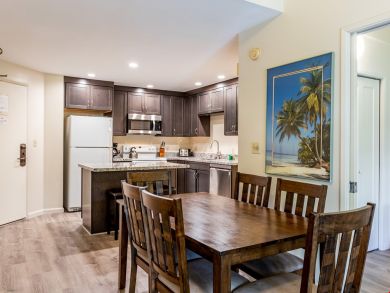 Two Bedroom Vacation Condo on Kihei Sleeps 6 Guests