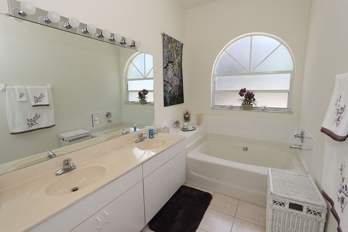 Bonita Springs Home 928795