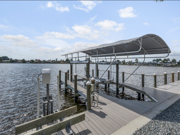 Luxury Style & Comfort Cape Coral Luxury Villa