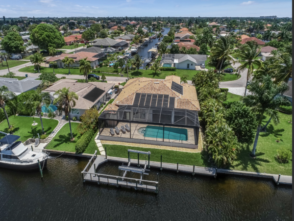 Stunning canal front house