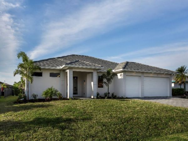 Cape Coral Vacation Home Four Bedrooms Private Caged Pool