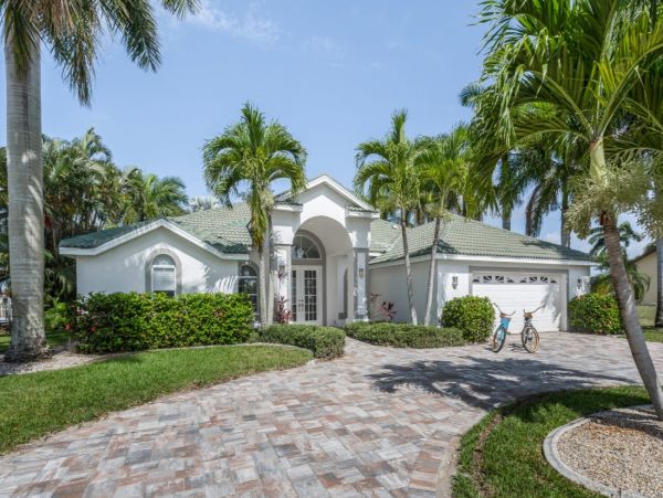 Waterfront 4 Bedroom Home with Pool in Cape Coral