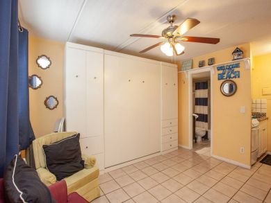Venice Condo 928876