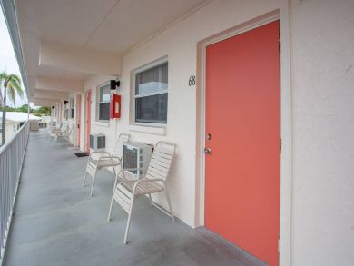 Venice Condo 928878
